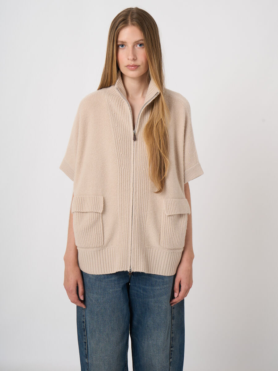 Poncho zipp&eacute; laine-cachemire &agrave; col montant c&ocirc;tel&eacute; image number 4