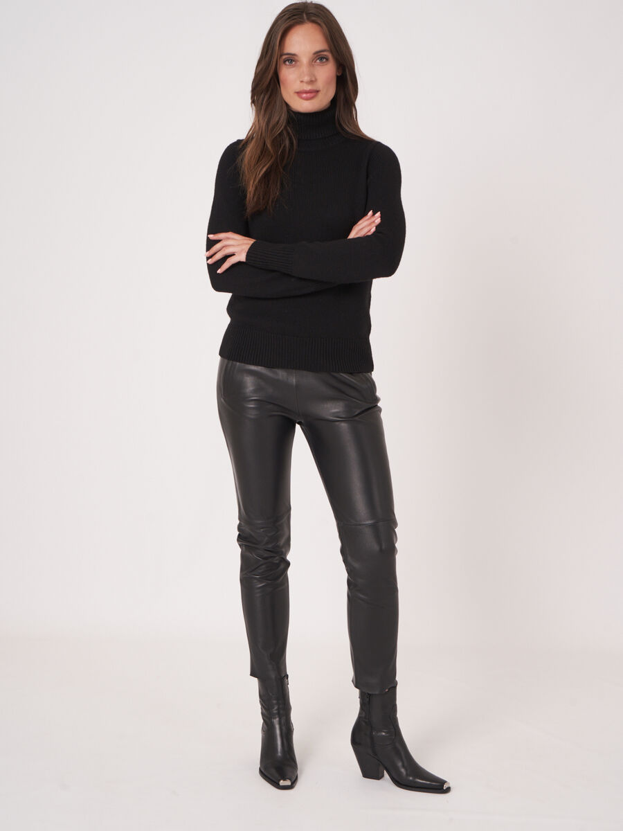 Chunky knit merino wool turtleneck image number 4