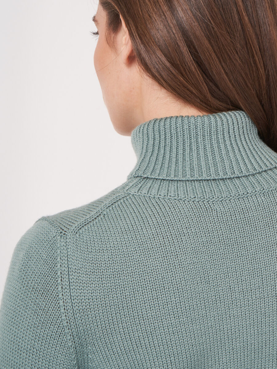 Chunky knit merino wool turtleneck image number 4