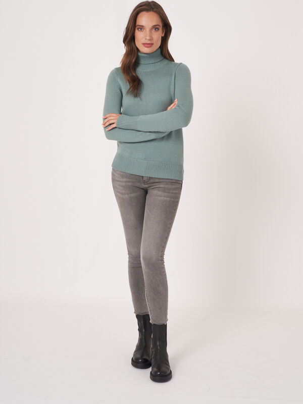 Chunky knit merino wool turtleneck image number 5