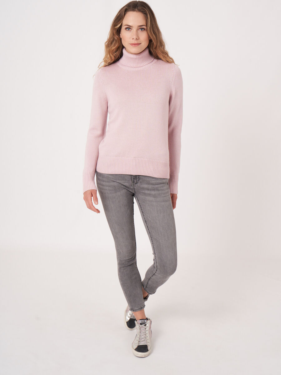Chunky knit merino wool turtleneck image number 4