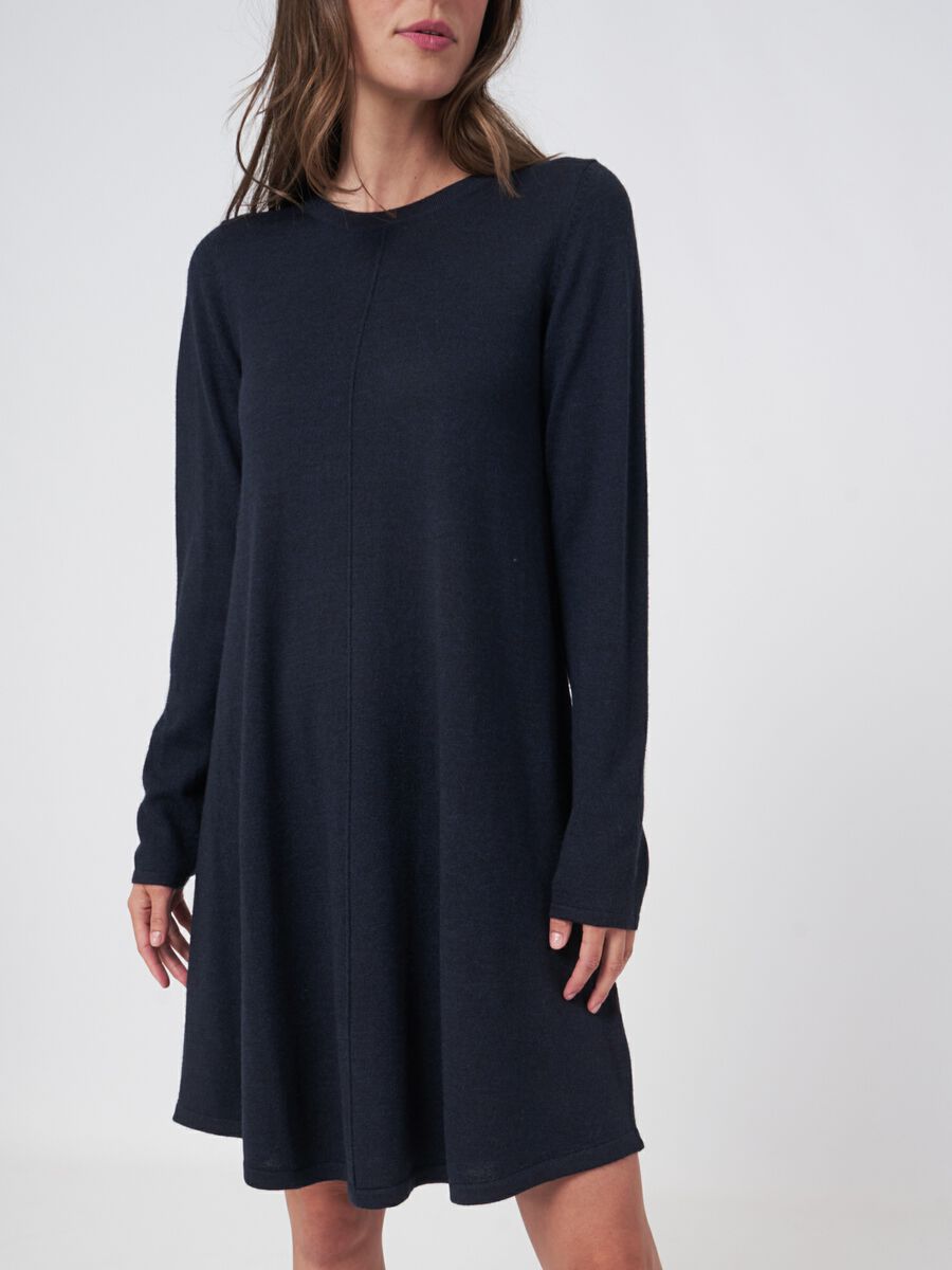 Robe a-line en laine mérinos — élégance réchauffante image number 20