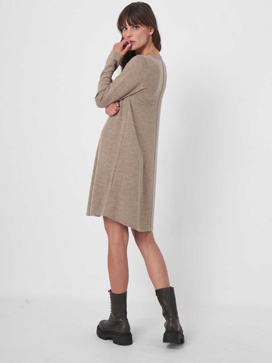 Robe a-line en laine mérinos — élégance réchauffante image number 23