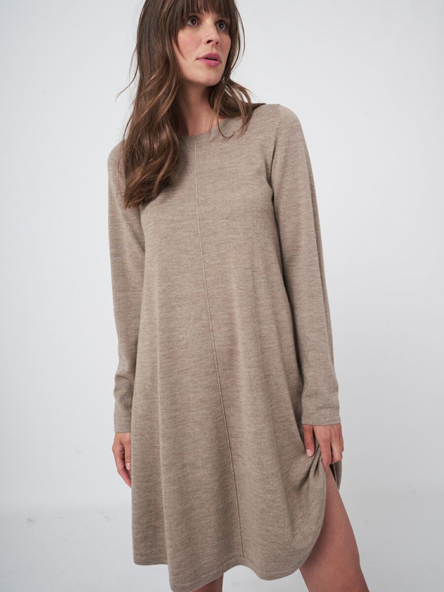 Robe a-line en laine mérinos — élégance réchauffante image number 25