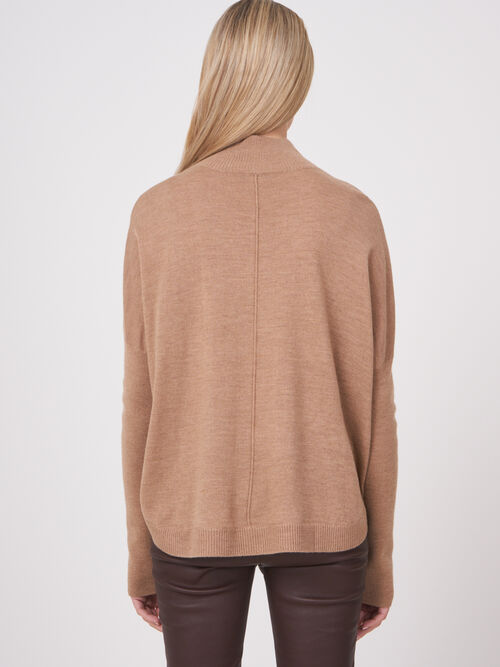 Pullover aus Merinowolle mit abgerundetem Saum und Rippstrick-Ärmeln