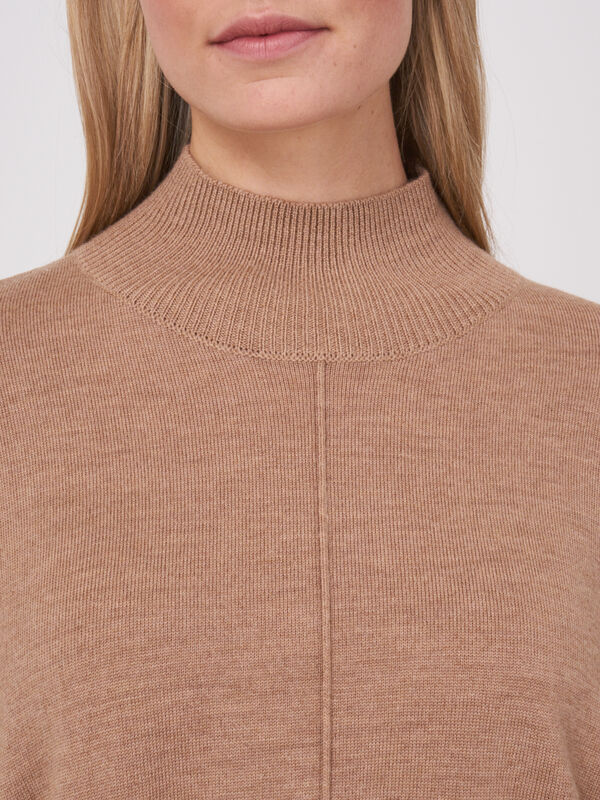 Pull en laine mérinos avec ourlet arrondi et manches côtelées image number 2