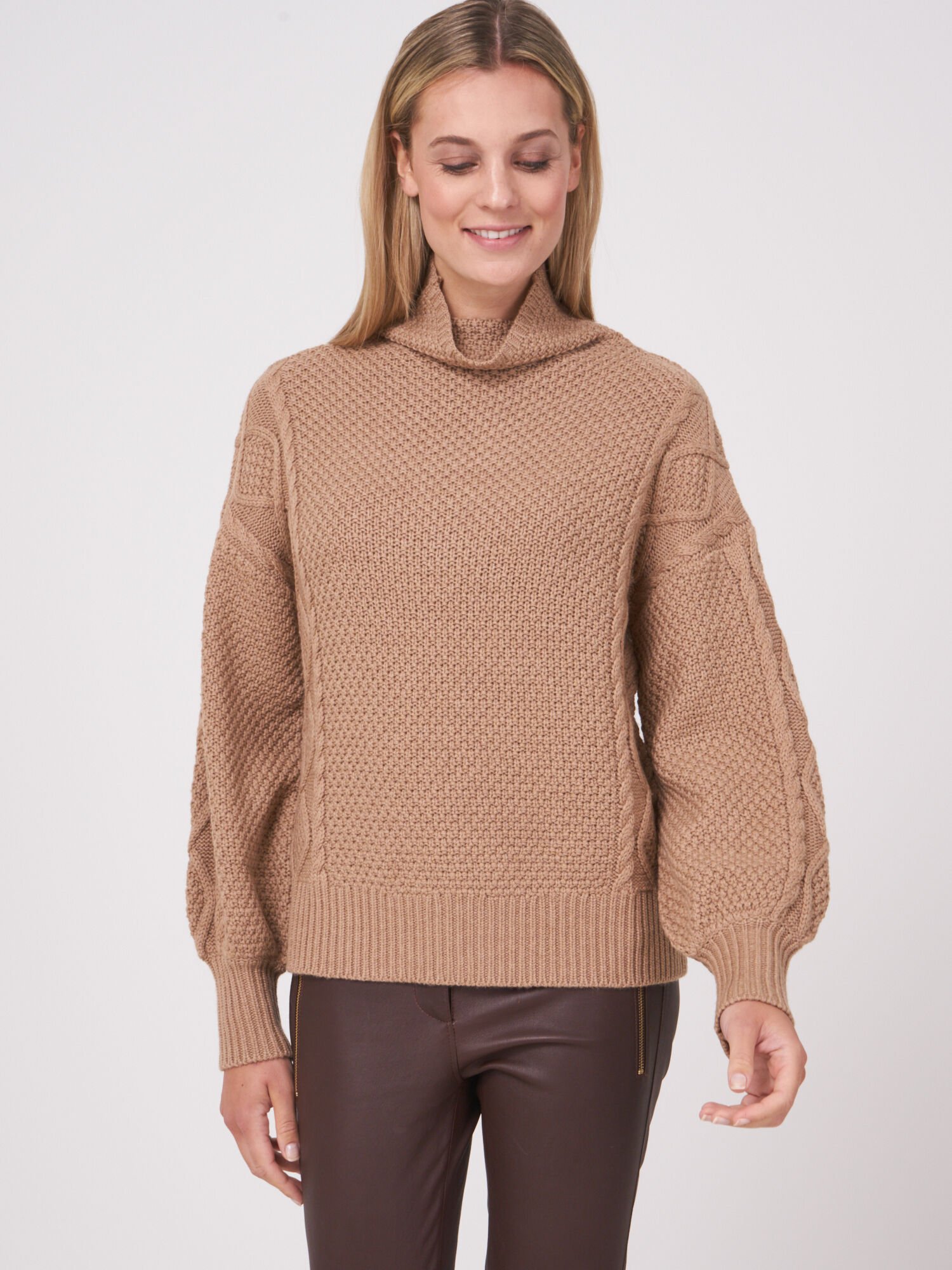 Jumper with puff clearance sleeves