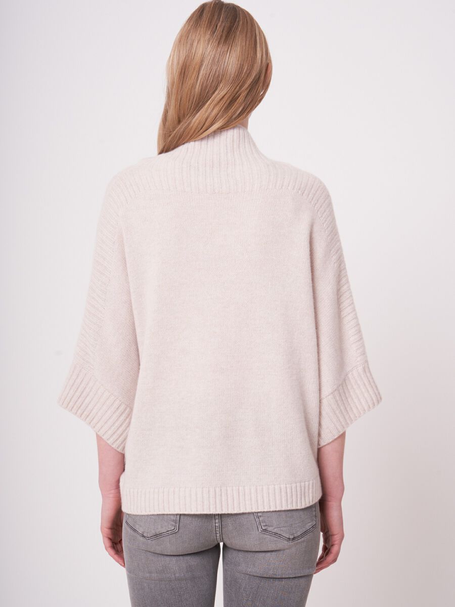 Lamswollen poncho met structuurdetails image number 2