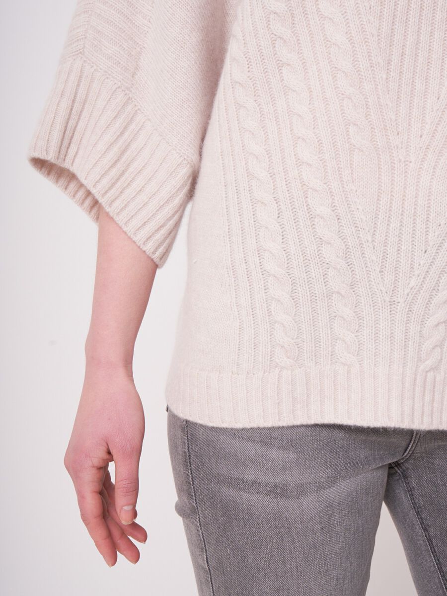 Lamswollen poncho met structuurdetails image number 3