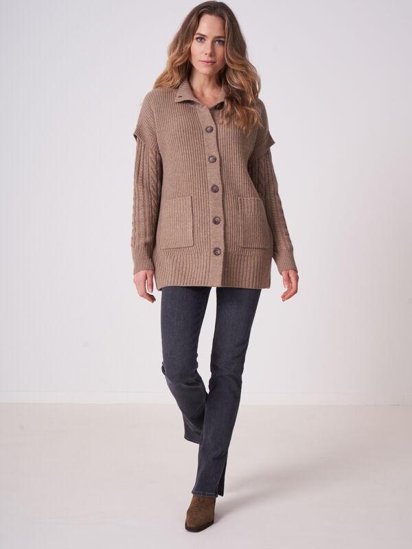 Lammwoll-Strickjacke mit Stehkragen image number 4