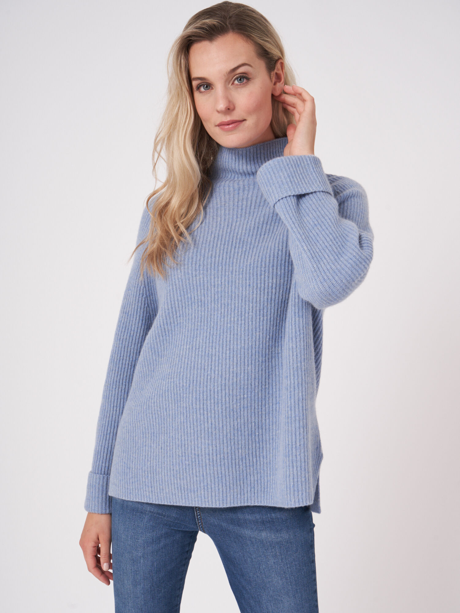 Oversized lambswool sweater with raglan sleeves