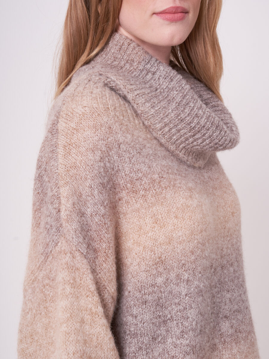 Grof gebreide space-dye trui met brede opstaande kraag image number 4