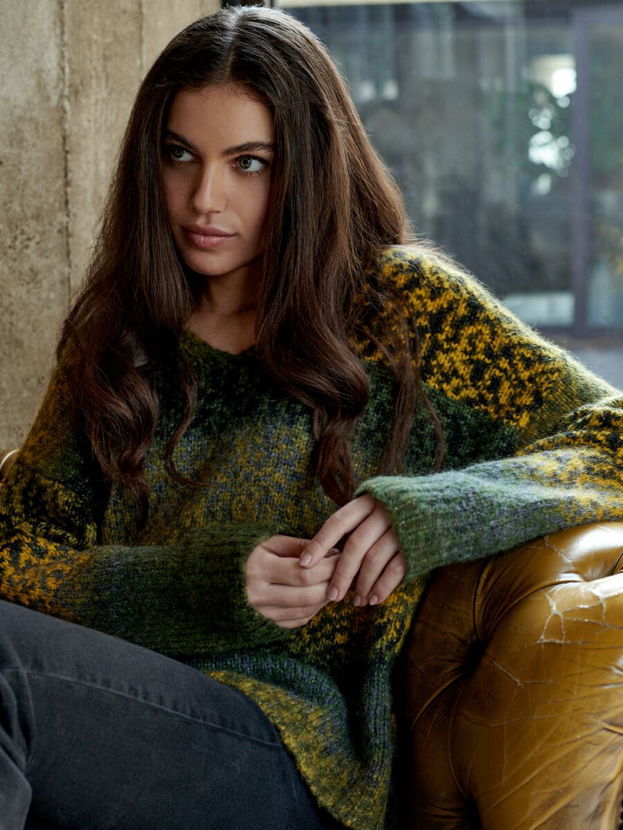 Pull en grosse maille &agrave; motif m&ecirc;l&eacute; image number 5