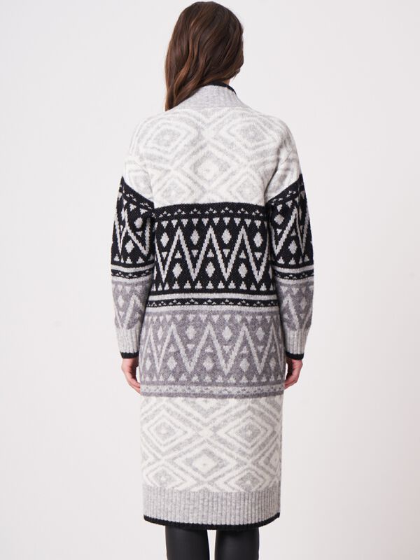 Lange Intarsien-Strickjacke mit V-Ausschnitt image number 2