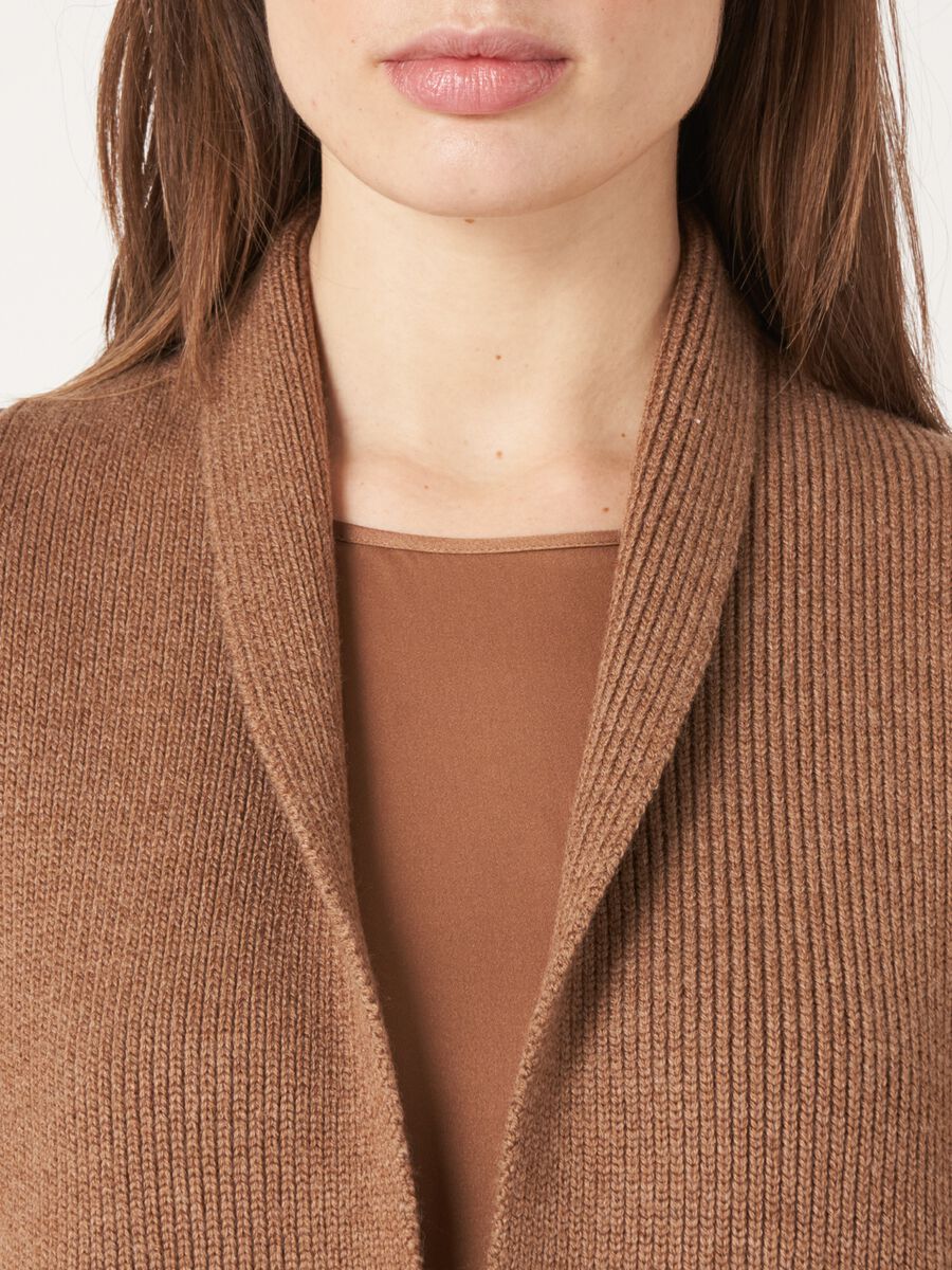 Grof gebreid geribd vest rib met zakken van merinowol image number 2