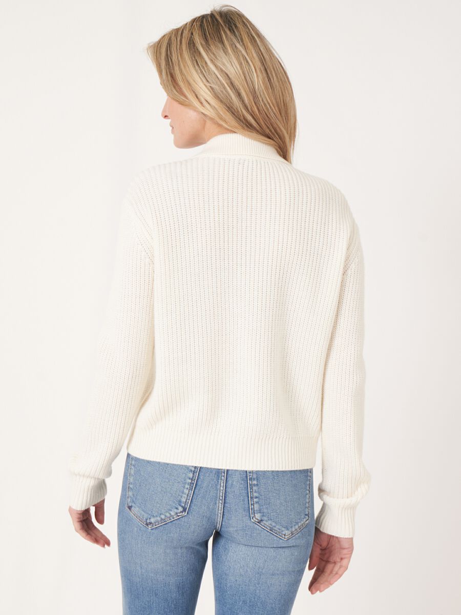 Cardigan côtelé en laine mérinos avec col polo image number 3