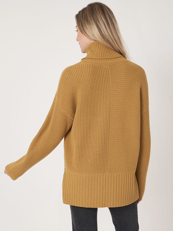 Pullover aus Merinowolle mit weitem Rollkragen image number 2