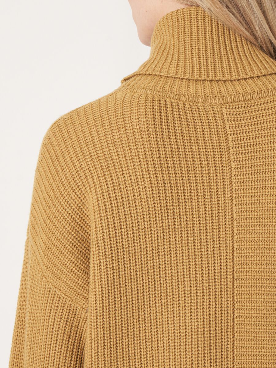 Trui van merinowol met brede rolkraag image number 3