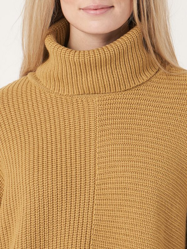 Pullover aus Merinowolle mit weitem Rollkragen image number 5