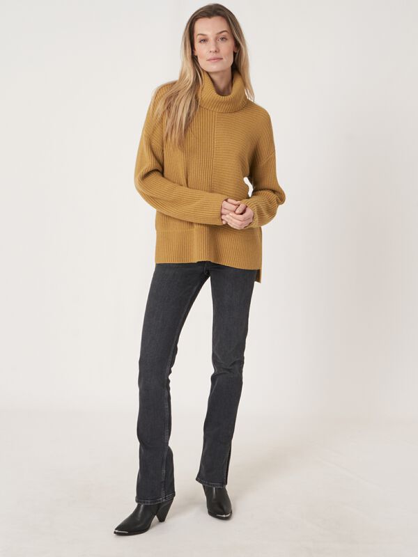 Pullover aus Merinowolle mit weitem Rollkragen image number 6