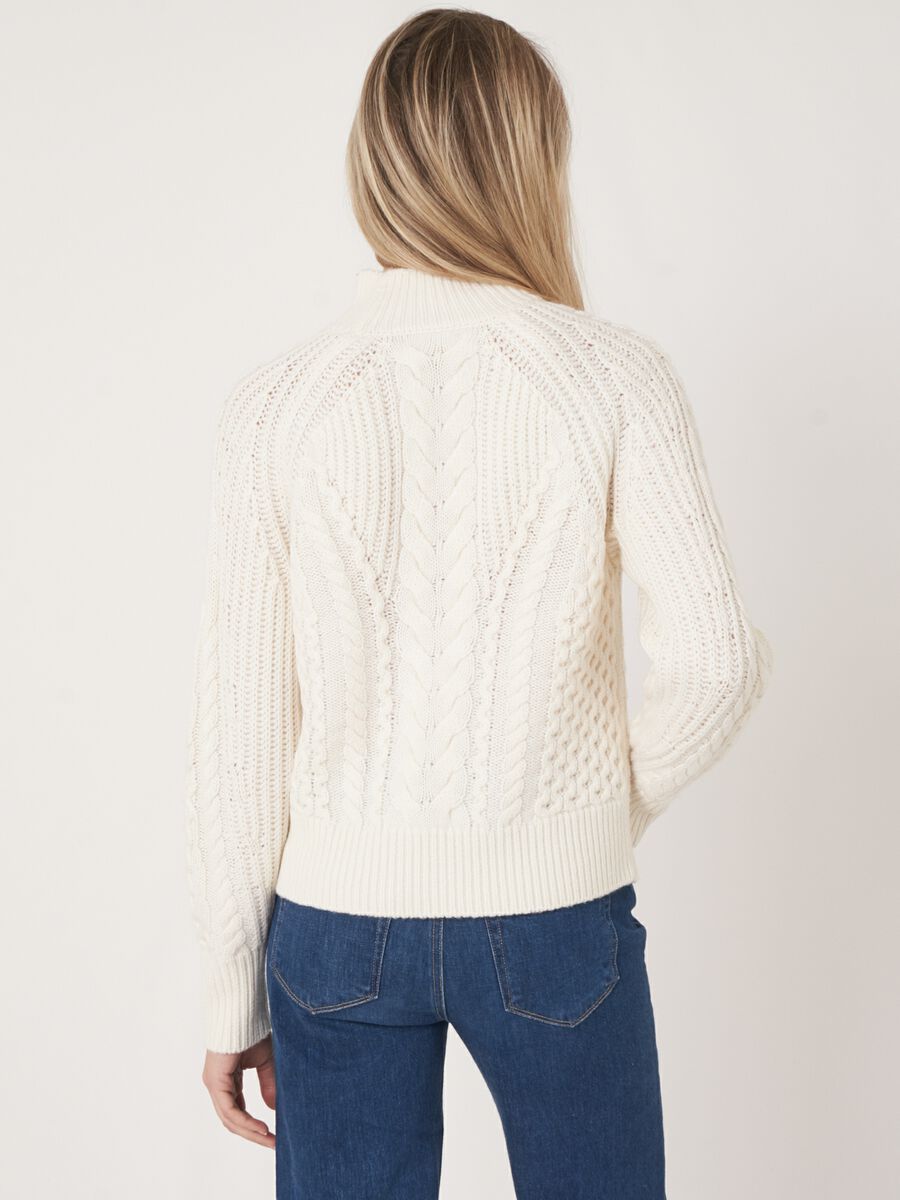 Kabeltrui van merinowol met opstaande kraag image number 2