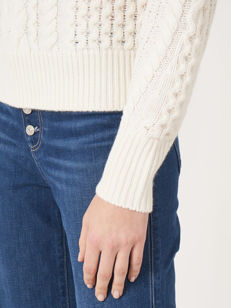 Kabeltrui van merinowol met opstaande kraag image number 4