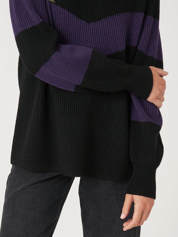 Intarsien Rollkragenpullover mit Chevron Muster image number 2