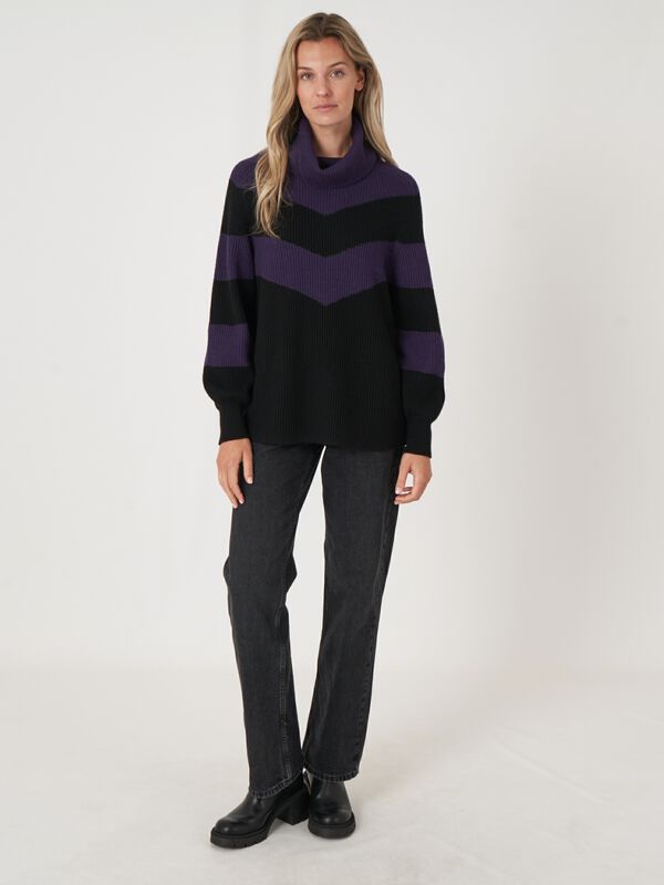 Intarsien Rollkragenpullover mit Chevron Muster image number 4