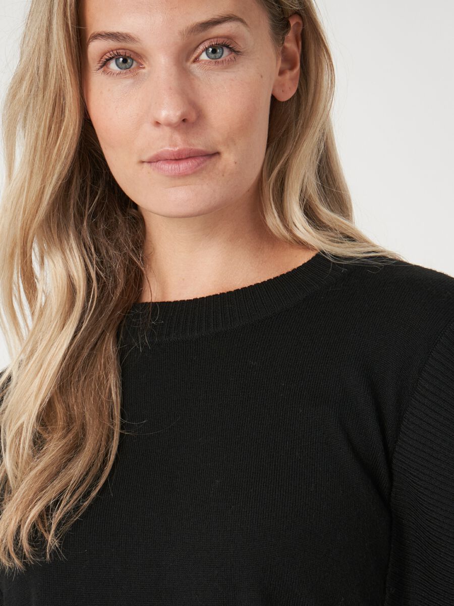 Korte trui met detail aan de schouder image number 3