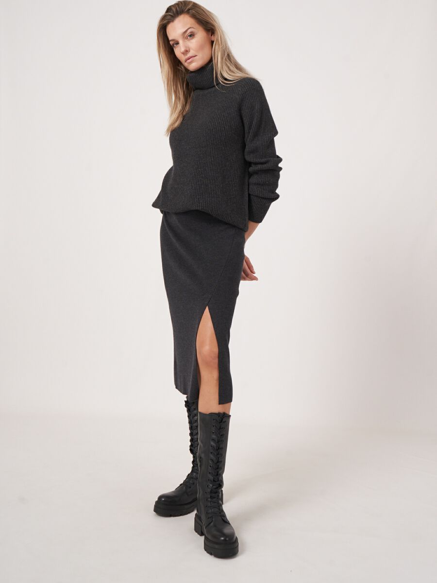 Strickrock mit Frontschlitz aus Merinowolle image number 2