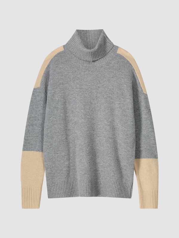 Two tone color block turtleneck sweater image number 0