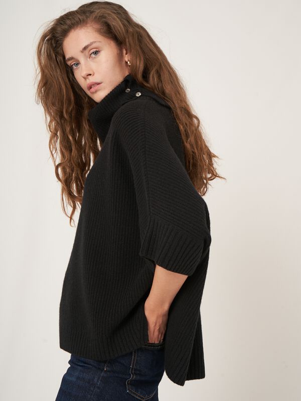 Oversized ponchotrui met rolkraag image number 3