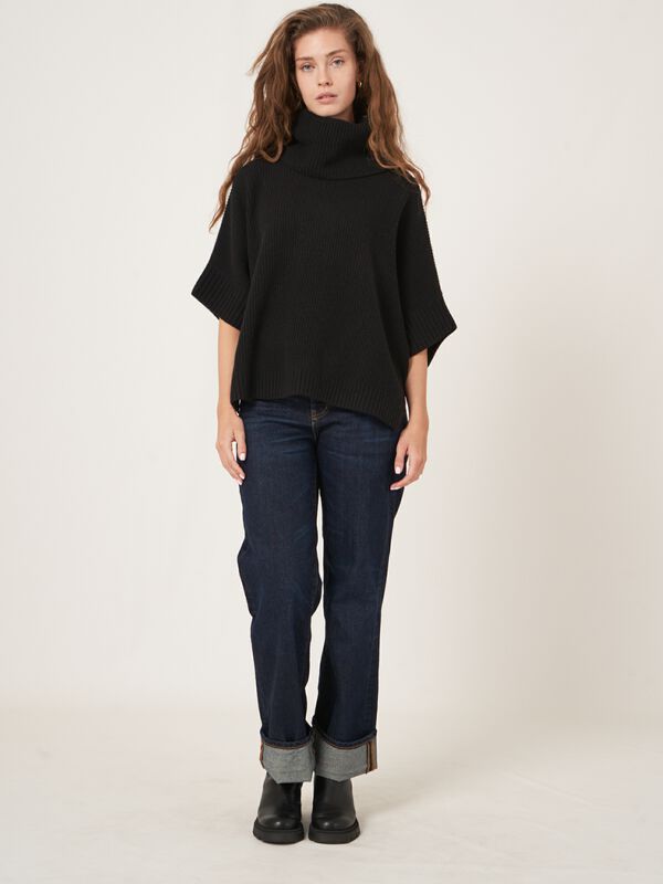 Oversized ponchotrui met rolkraag image number 5