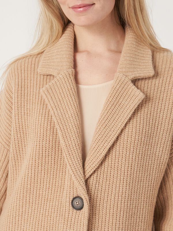 Mittellange Rippstrick-Cardigan mit Revers Kragen image number 5