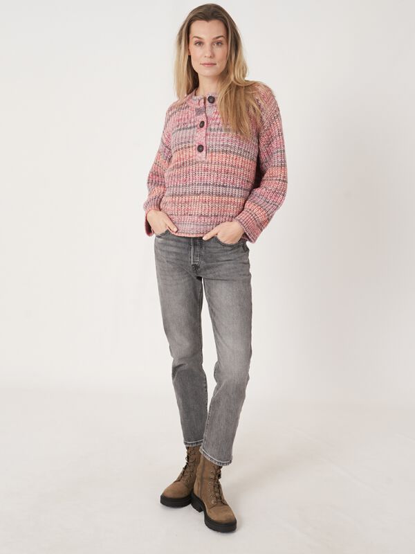 Pull space dye à encolure boutonnée image number 6