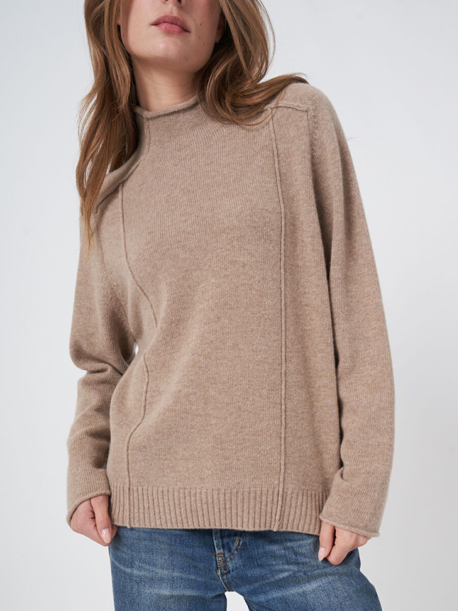 Wollen trui met zicthbare naden image number 2