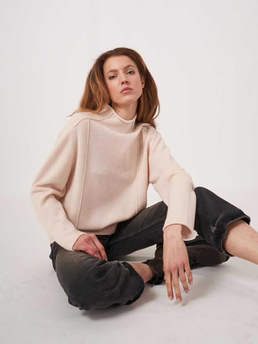 Pull en laine avec coutures visibles image number 4