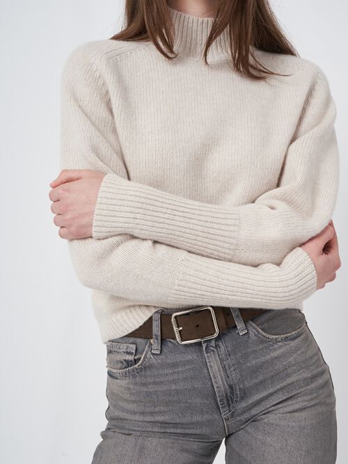 Pull en laine avec col montant côtelé