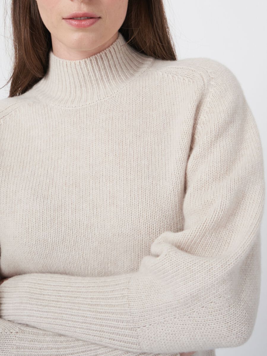 Pull en laine avec col montant côtelé image number 2