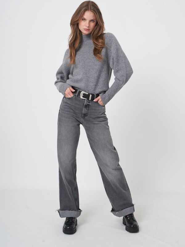 Pull en laine avec col montant côtelé image number 2