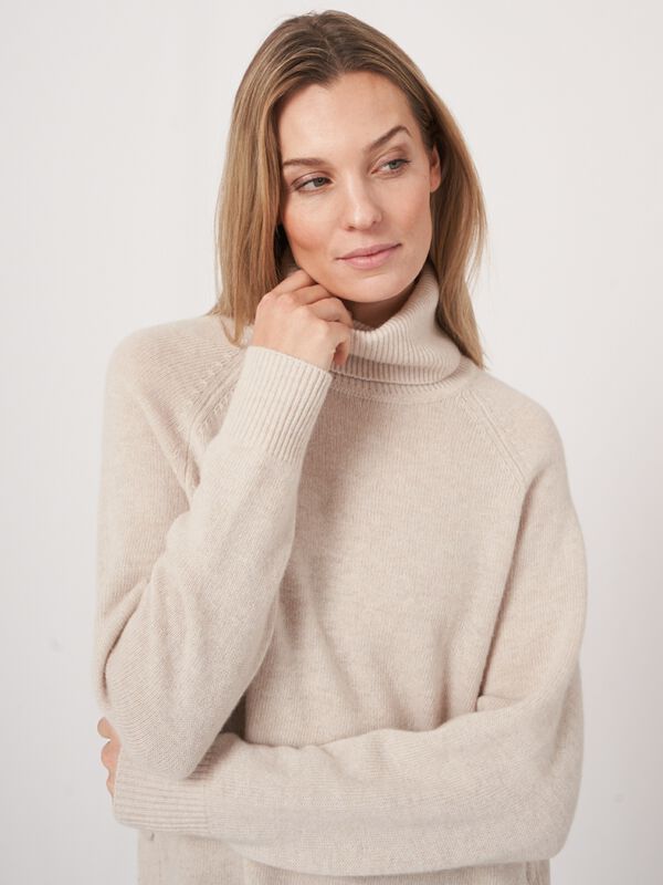 Turtleneck sweater with buttoned sides image number 4