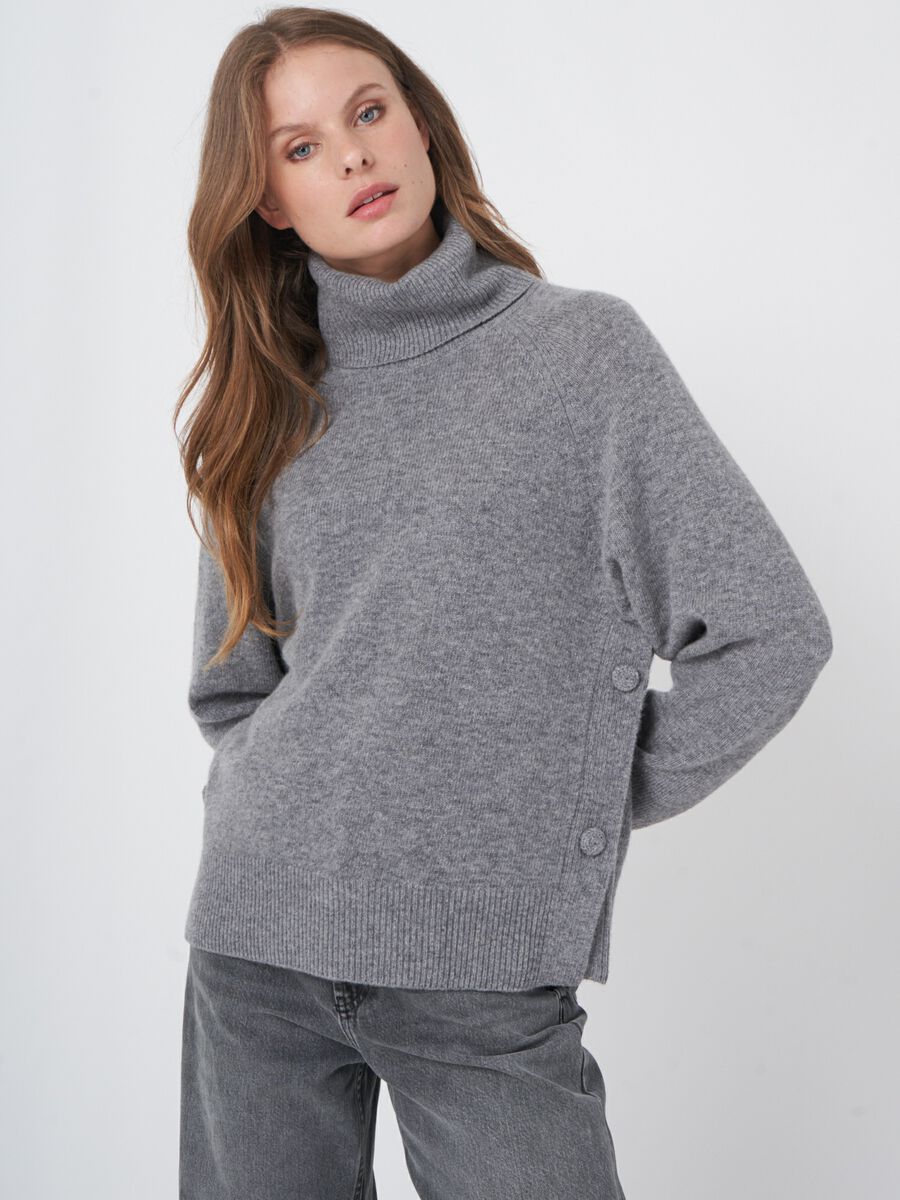 Turtleneck sweater with buttoned sides image number 0