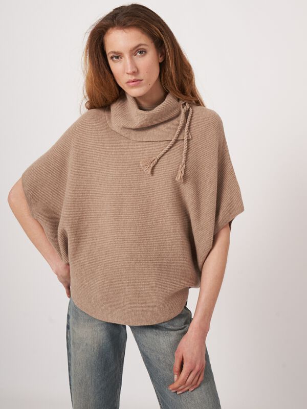 Wollen ribgebreide poncho met wijde rolkraag image number 4