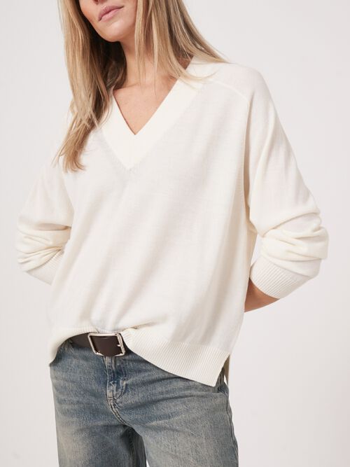 Merinowollpullover mit breitem geripptem V-Ausschnitt