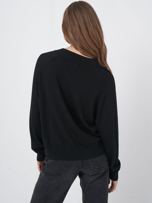 Merino wool sweater with wide ribbed V-neck image number 4