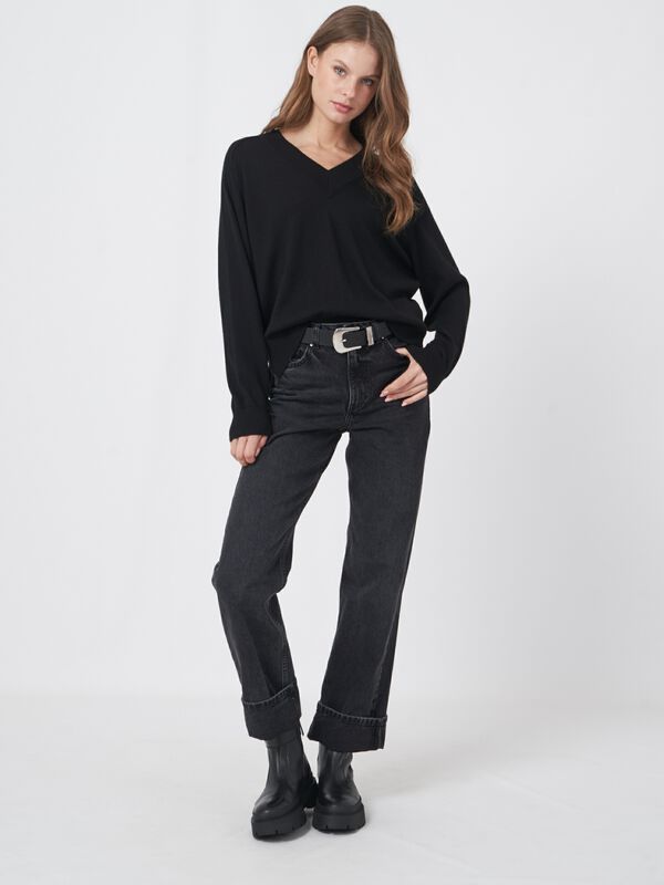 Merino wool sweater with wide ribbed V-neck image number 5