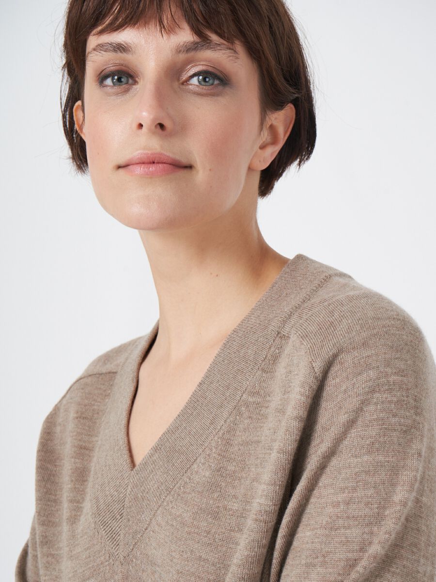 Merino wollen trui met brede geribde V-hals image number 1