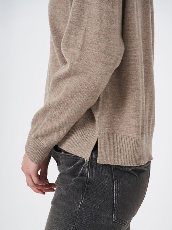 Merino wollen trui met brede geribde V-hals image number 2