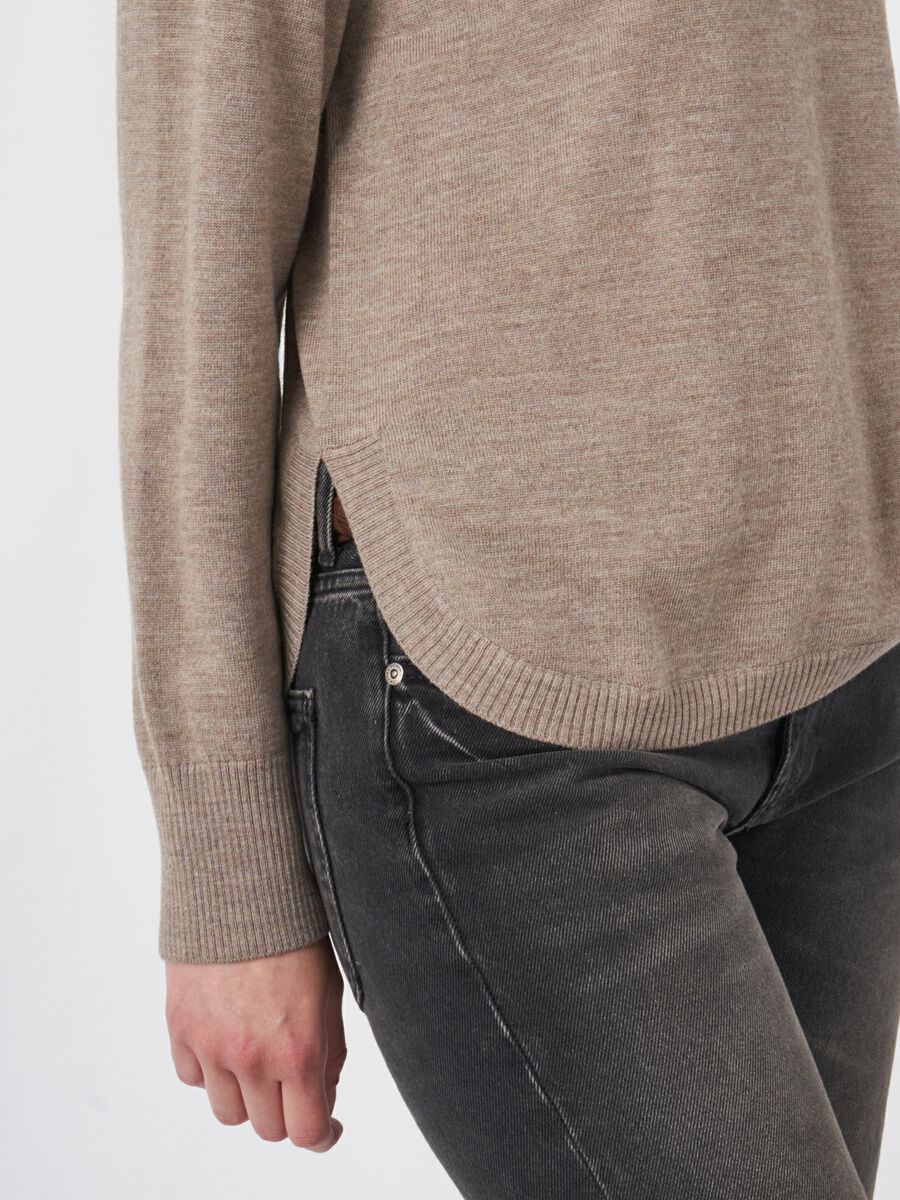 Pull en laine mérinos avec large col montant côtelé image number 2