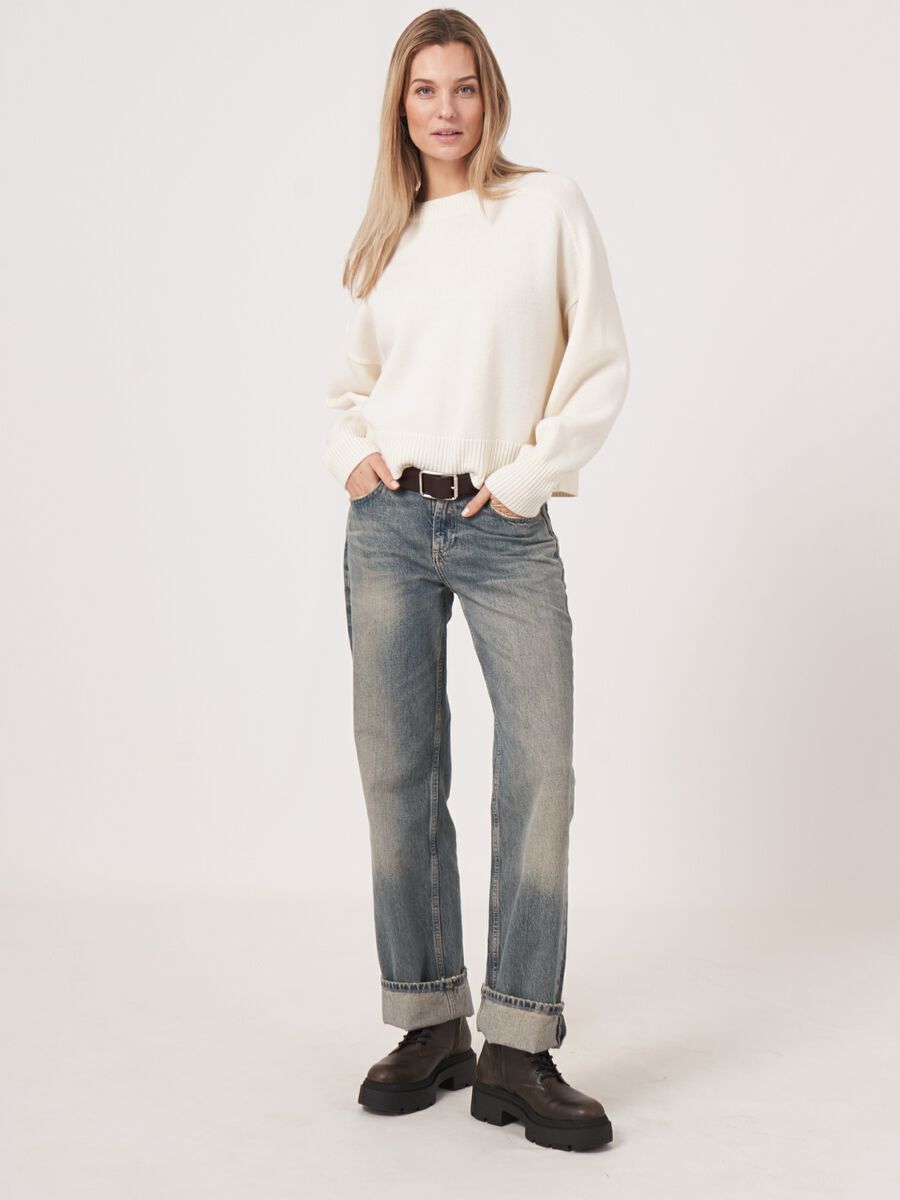 Merino wollen trui met ronde hals en knoopdetail image number 3